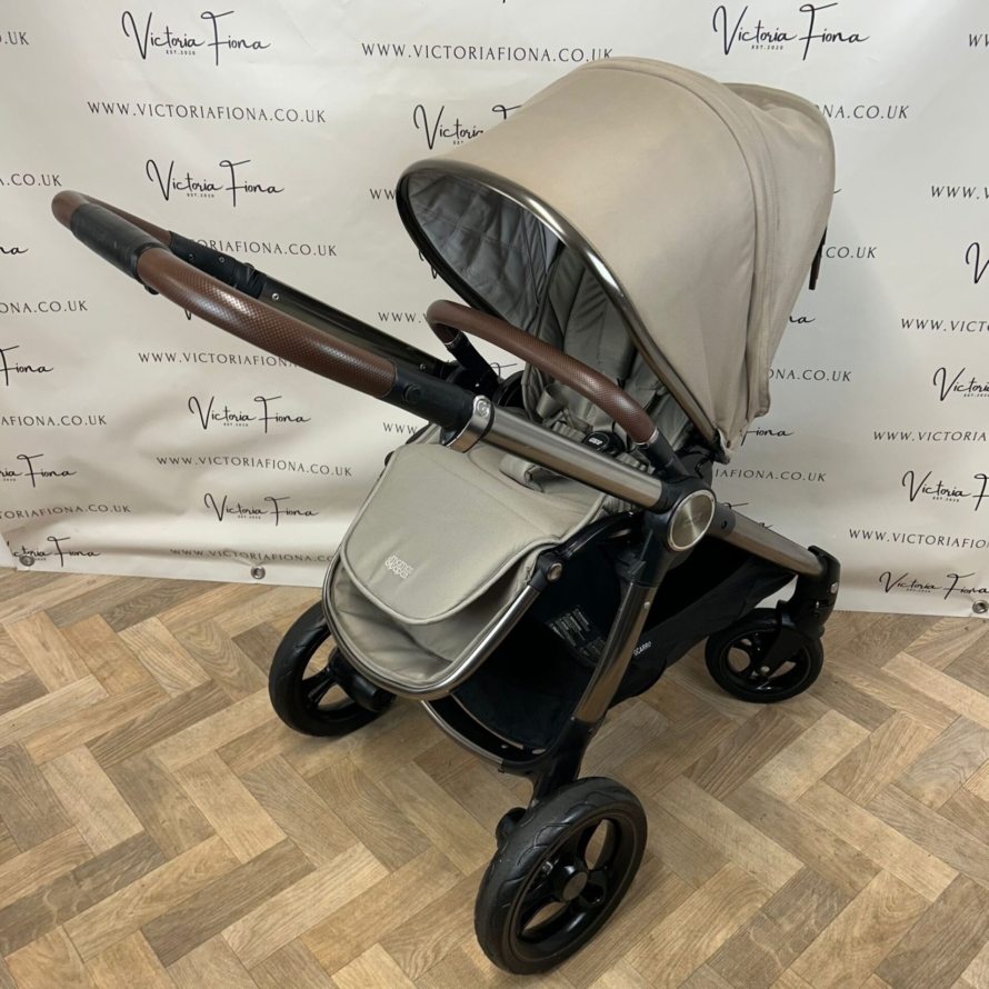 PRELOVED Mamas & Papas Ocarro Carrycot & Pushchair - Iconic - Image 8